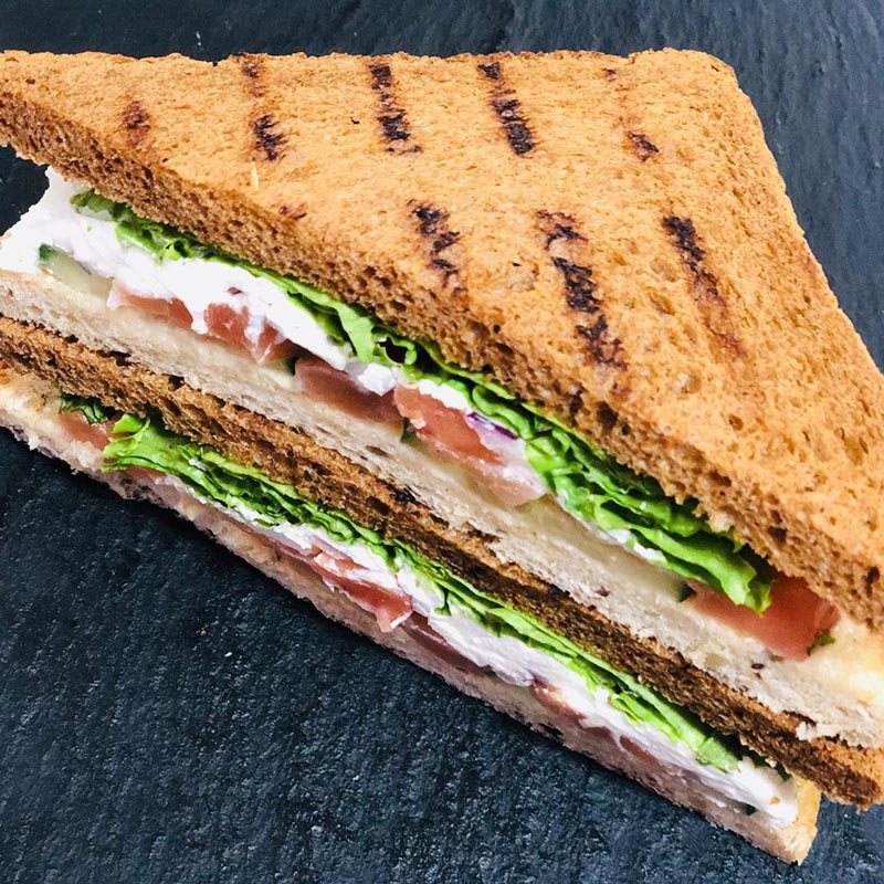Сэндвич дома купить. 210522 Сэндвич. Сэндвич с семгой. Сэндвич с сыром и семгой. Сэндвич с лососем.